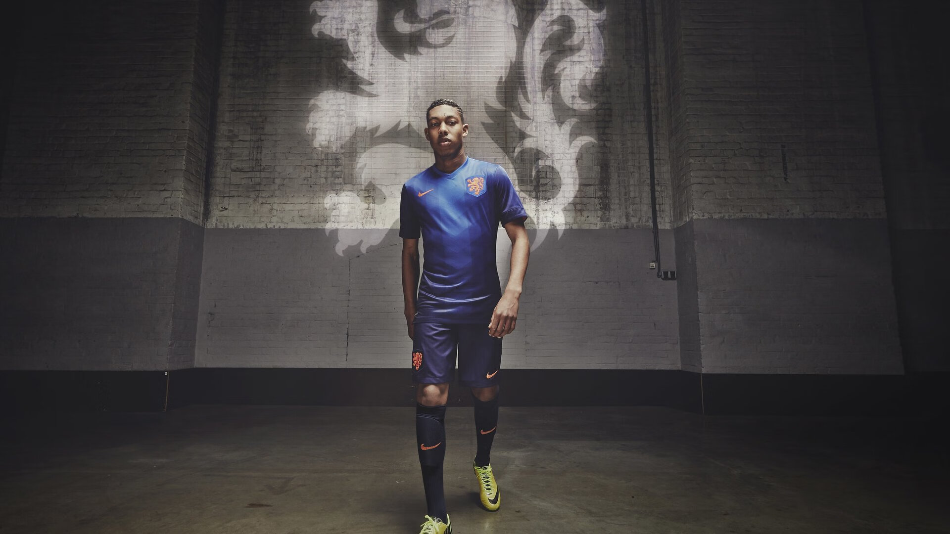 中国足球国家队关注场上沟通能力建设，足球队 中国