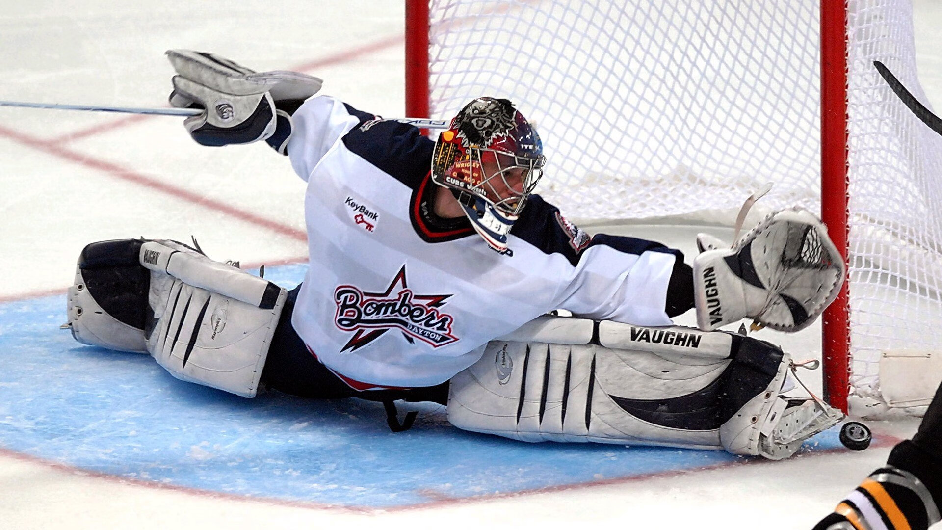 _无人机携手足球:未来场景新体验_,无人机足球天上的前锋